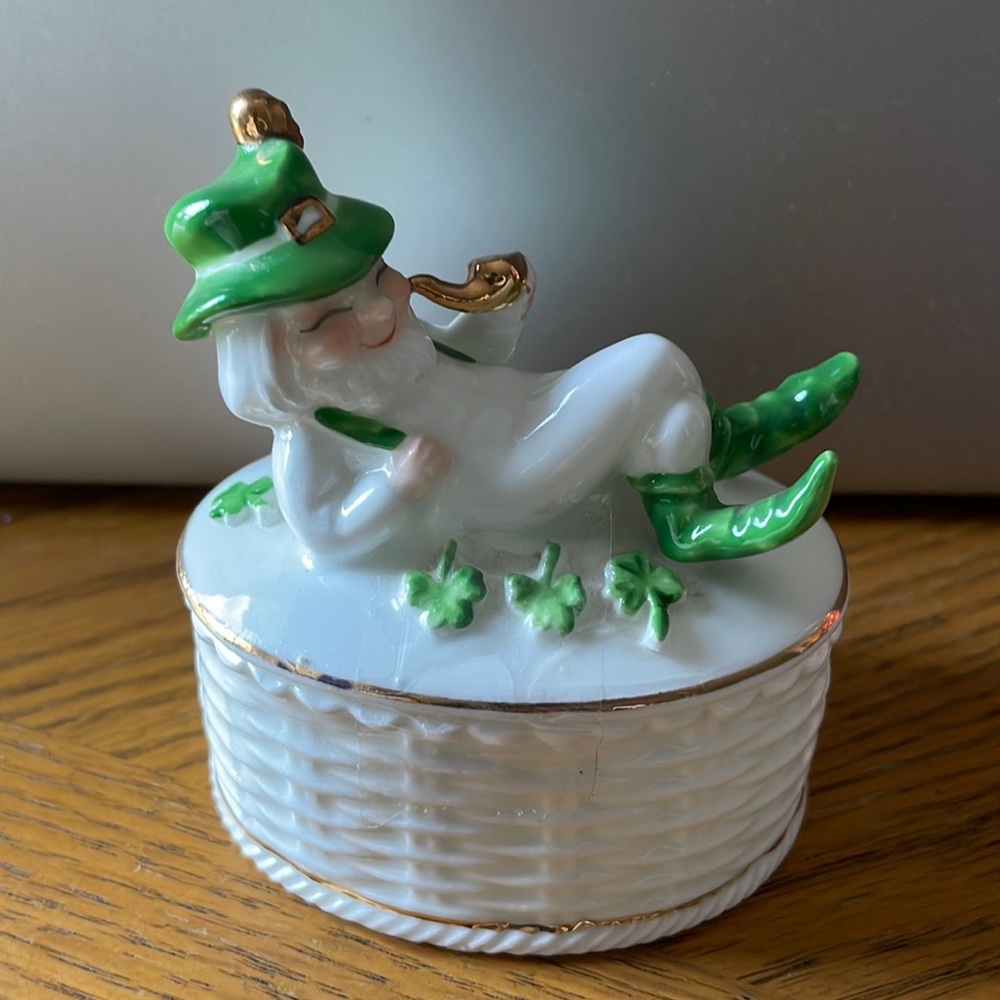 Schmid Bone China Lucky Leprechaun Green and White Gold St Patrick
Figurine